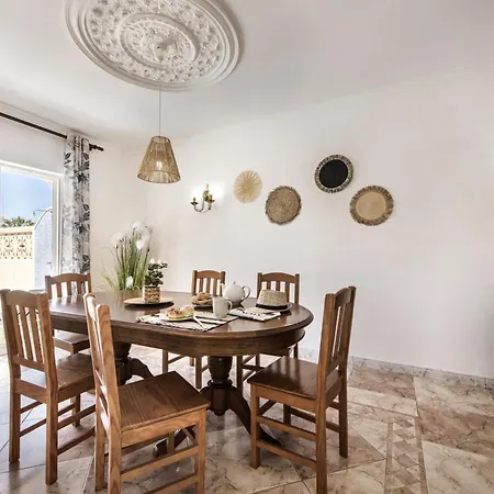 Villa Alexandra By Algarve Holidays Albufeira